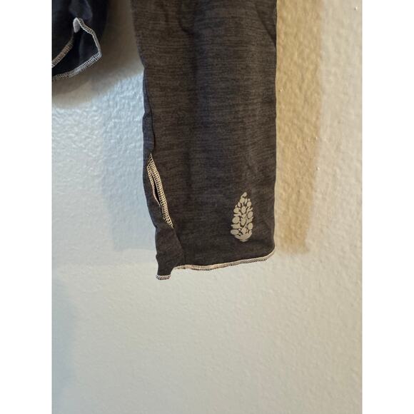 NEW Free People Movement x Hatch Right On Run Layer Top S Scoop Thumbholes NWT - Picture 8 of 11